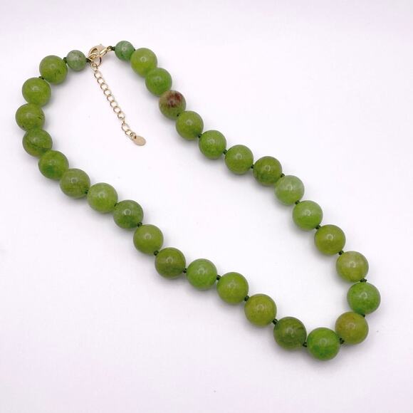 Knotted Green Jade 8cm Beaded Necklace 18” and Extension Chain - Picture 4 of 9